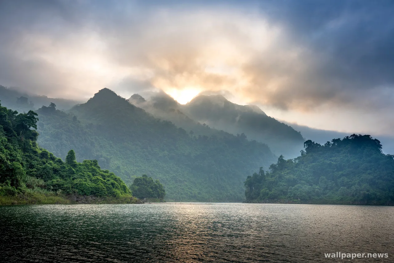 Misty Mountain Lake 4K Wallpaper · nature · 3840×2561