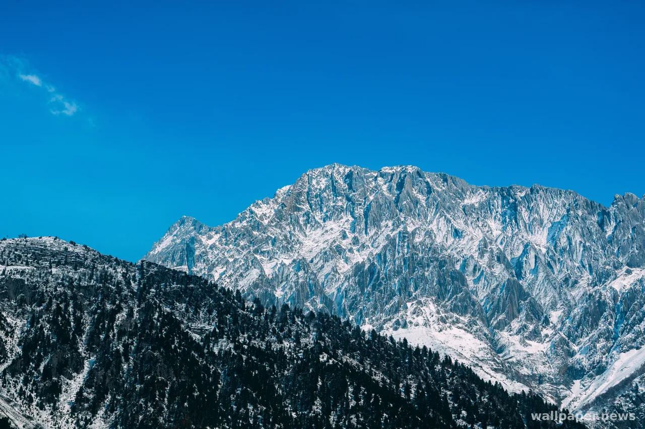 Snowy Mountain Peak 4K Wallpaper · mountains · 3840×2560