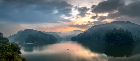 Hình nền Hồ Núi Sương Mù 4K · nature · 3840×1679