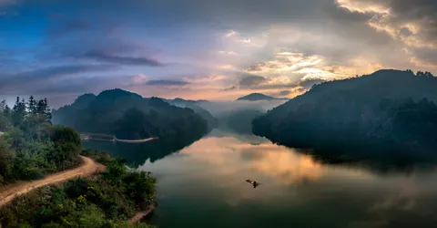 Hình nền Hồ Núi Sương Mù 4K · nature · 3840×1997