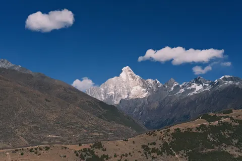 والپیپر قله برفی کوه با کیفیت 4K · mountains · 3840×2560