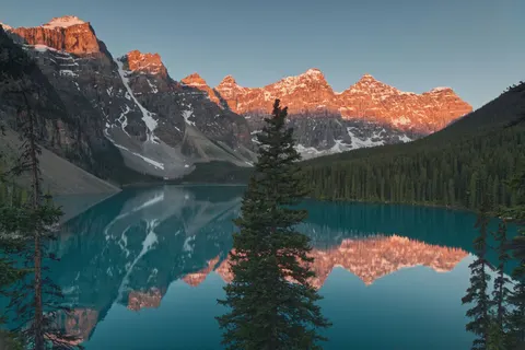 Misty Mountain Lake 4K Wallpaper · nature · 3840×2561