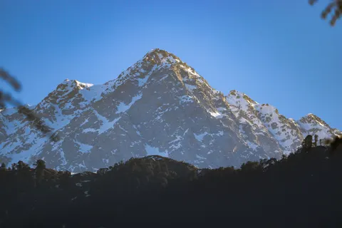 Fondo de pantalla Cima Nevada 4K · mountains · 3840×2560