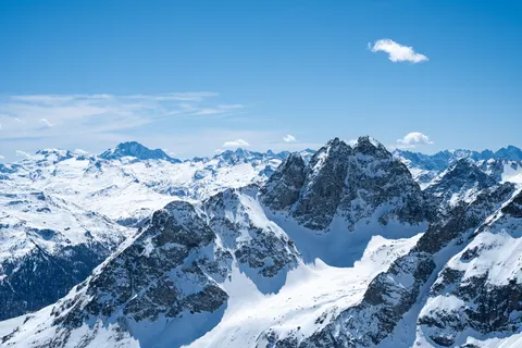 والپیپر قله برفی کوه با کیفیت 4K · mountains · 3840×2560