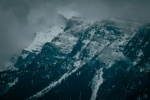 والپیپر قله برفی کوه با کیفیت 4K · mountains · 3840×2560