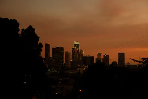 LA at Night 4K Wallpaper · city · 3840×2560
