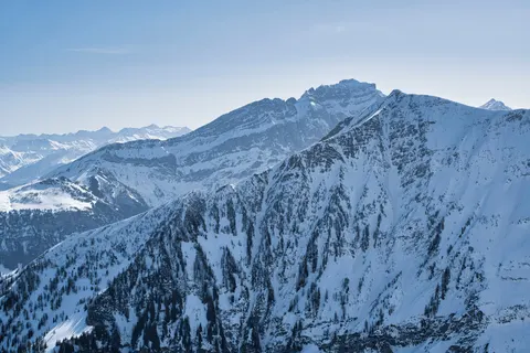 والپیپر قله برفی کوه با کیفیت 4K · mountains · 3840×2561