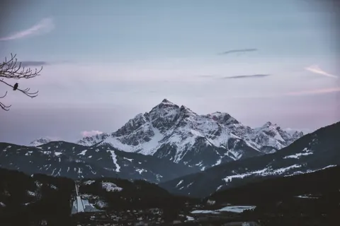 雪山之巅 4K壁纸 · mountains · 3840×2560