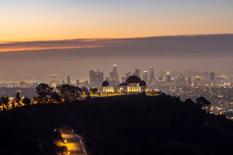 خلفية لوس أنجلوس ليلاً بدقة 4K · city · 3840×2561