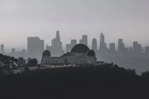 خلفية لوس أنجلوس ليلاً بدقة 4K · city · 3840×2561
