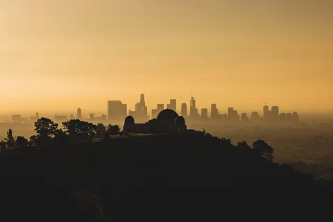 خلفية لوس أنجلوس ليلاً بدقة 4K · city · 3840×2561
