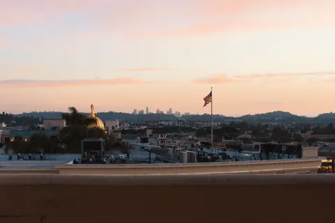 خلفية لوس أنجلوس ليلاً بدقة 4K · city · 3840×2563
