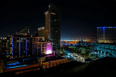 洛杉矶夜景 4K壁纸 · city · 3840×2563