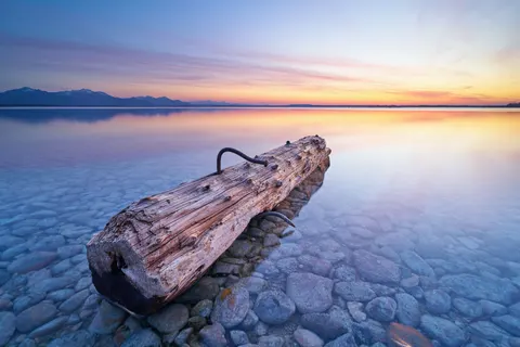 Fond d'écran Lac de montagne brumeux 4K · nature · 3840×2560