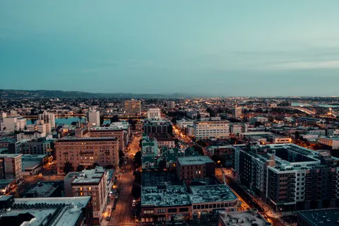 خلفية لوس أنجلوس ليلاً بدقة 4K · city · 3840×2560