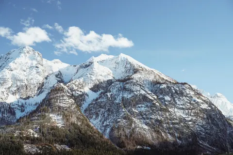 बर्फीली पर्वत चोटी 4K वॉलपेपर · mountains · 3840×2560