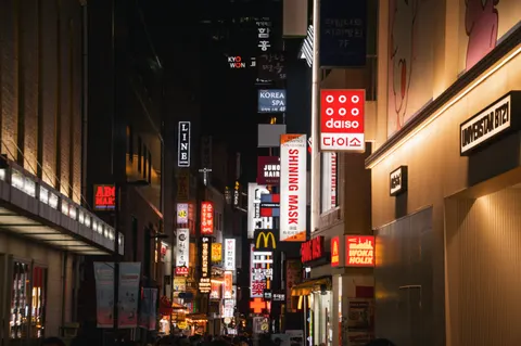 Wallpaper Malam Seoul 4K · city · 3840×2553