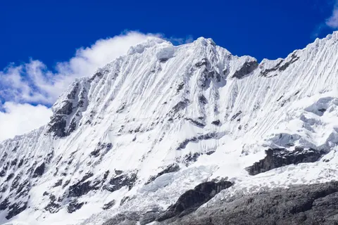 雪山の頂 4K壁紙 · mountains · 3840×2560