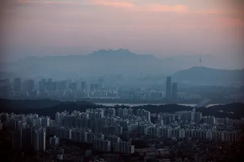 خلفية سيول ليلاً بدقة 4K · city · 3840×2560