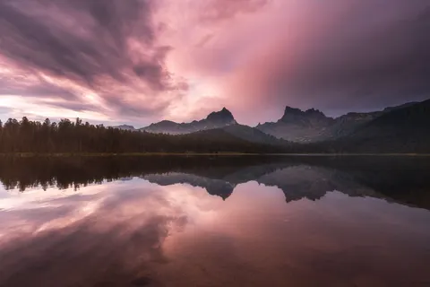 薄雾山湖 4K壁纸 · nature · 3840×2561