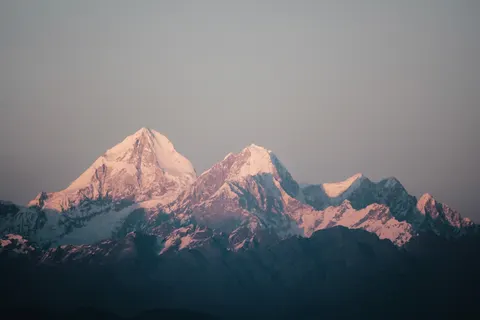 Fond d'écran Chaîne de montagnes 4K · mountains · 3840×2560