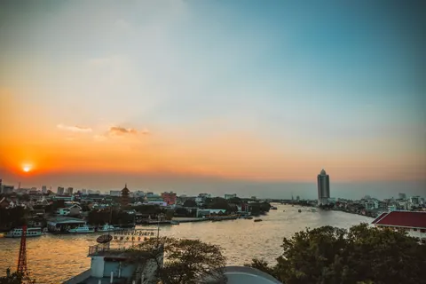 Fondo de pantalla Skyline de Bangkok 4K · city · 3840×2560
