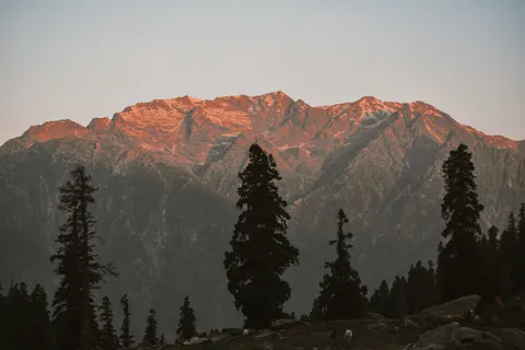 Fond d'écran Chaîne de montagnes 4K · mountains · 3840×2560