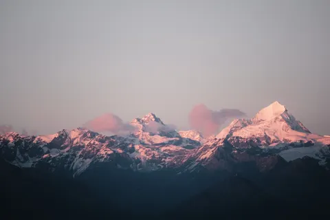 连绵山脉 4K壁纸 · mountains · 3840×2560