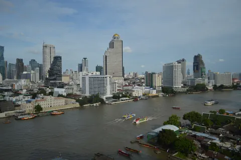 Wallpaper Cakrawala Bangkok 4K · city · 3840×2553