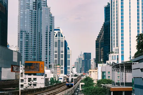 Fondo de pantalla Skyline de Bangkok 4K · city · 3840×2560