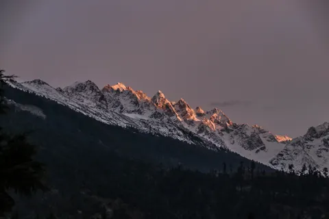 Fond d'écran Chaîne de montagnes 4K · mountains · 3840×2560