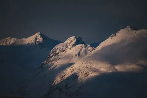 Fond d'écran Chaîne de montagnes 4K · mountains · 3840×2560