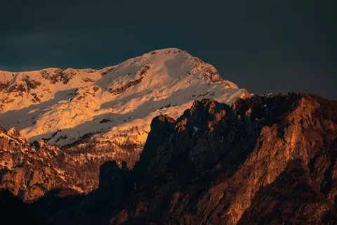 Fond d'écran Chaîne de montagnes 4K · mountains · 3840×2560