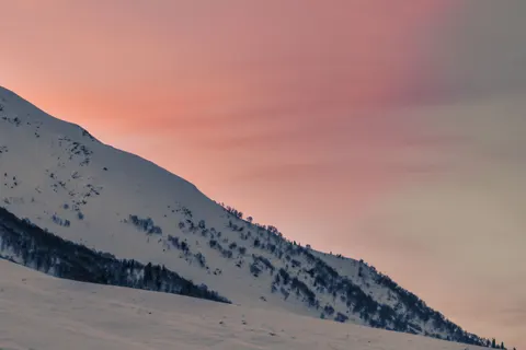 Fond d'écran Chaîne de montagnes 4K · mountains · 3840×2560