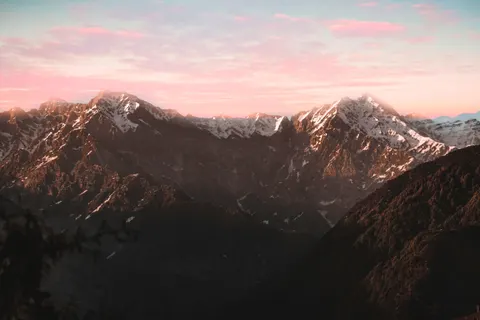 连绵山脉 4K壁纸 · mountains · 3840×2560