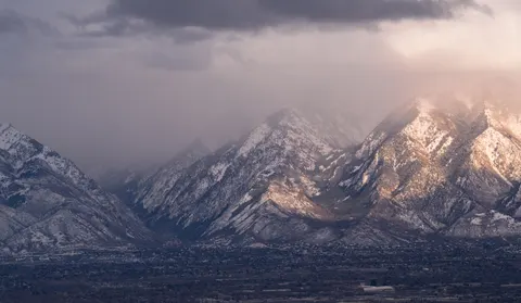 Tapeta Pasmo Górskie 4K · mountains · 3840×2235