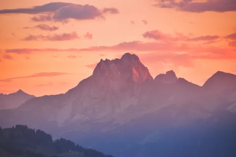 Papel de parede Cadeia de Montanhas 4K · mountains · 3840×2560
