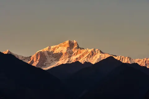 连绵山脉 4K壁纸 · mountains · 3840×2560