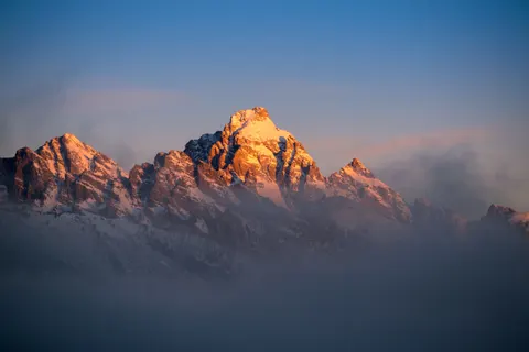 Fond d'écran Chaîne de montagnes 4K · mountains · 3840×2560