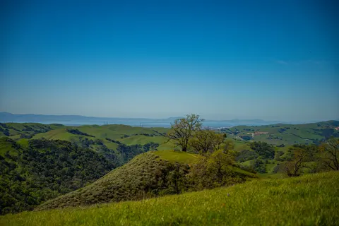 绿色丘陵 4K壁纸 · nature · 3840×2560