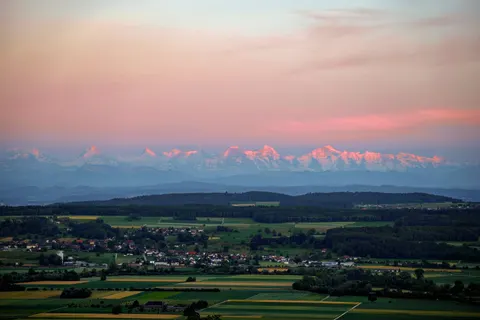 Fond d'écran Chaîne de montagnes 4K · mountains · 3840×2560