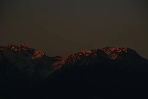 Fond d'écran Chaîne de montagnes 4K · mountains · 3840×2560