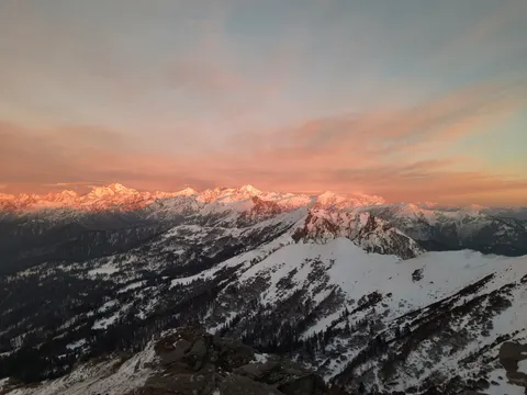 Fond d'écran Chaîne de montagnes 4K · mountains · 3840×2880