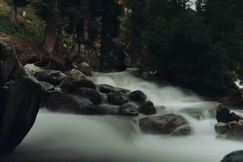 Fond d'écran Cascade 4K · nature · 3840×2560