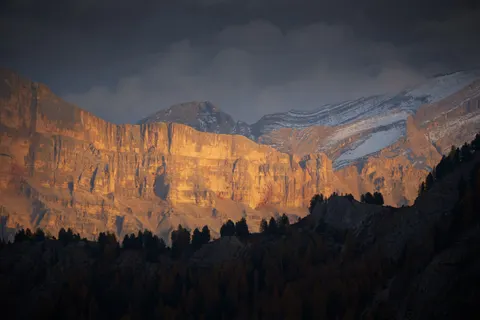 Fond d'écran Chaîne de montagnes 4K · mountains · 3840×2560