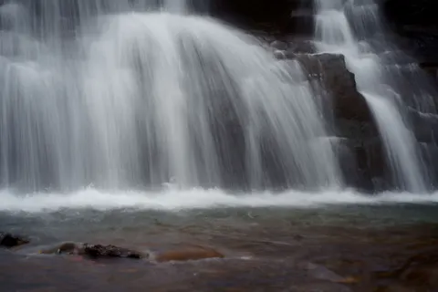 خلفية شلال بدقة 4K · nature · 3840×2560