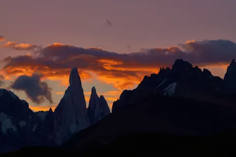 Fondo de pantalla Cordillera 4K · mountains · 3840×2560