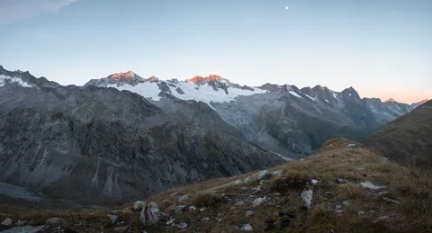 Fond d'écran Chaîne de montagnes 4K · mountains · 3840×2073