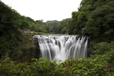 Fond d'écran Cascade 4K · nature · 3840×2560