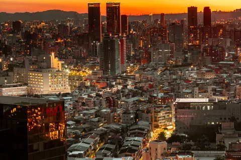 Blick von den Dächern 4K Hintergrundbild · city · 3840×2561